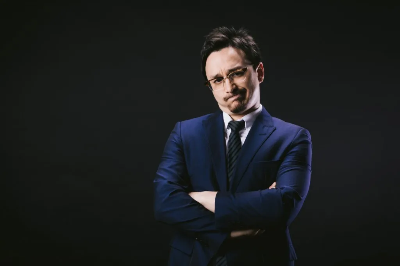 インプラント治療はどのような歯科医院で行ってもらうべきなのでしょうか？　インプラントを長持ちさせる知識・技術・設備・人材を持った所を選ぶ