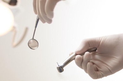 日本の厳しい歯内治療事情日本の「歯の神経をとる治療」が再治療、再々治療に陥りがちなワケ【歯科医師が解説】幻冬社GOLD ONLINE