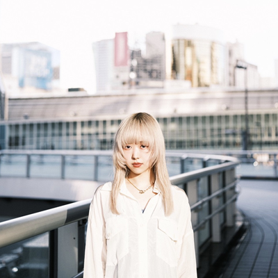 藍にいな