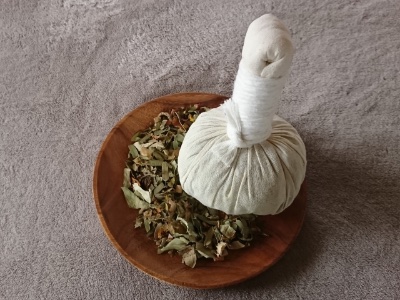 ハーブボール全身60分(カウンセリング/お着替込90分)8,800円