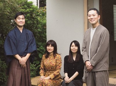 「世界の中心で、未来を書き初める」