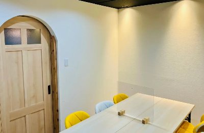 大阪 天満店①：最大8名利用可の会議室